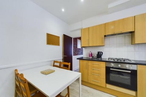 4 bedroom semi-detached house to rent, Newcombe Road, Southampton, Hampshire