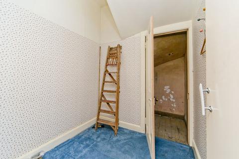 17 Lismore Crescent, Edinburgh, EH8 7DL