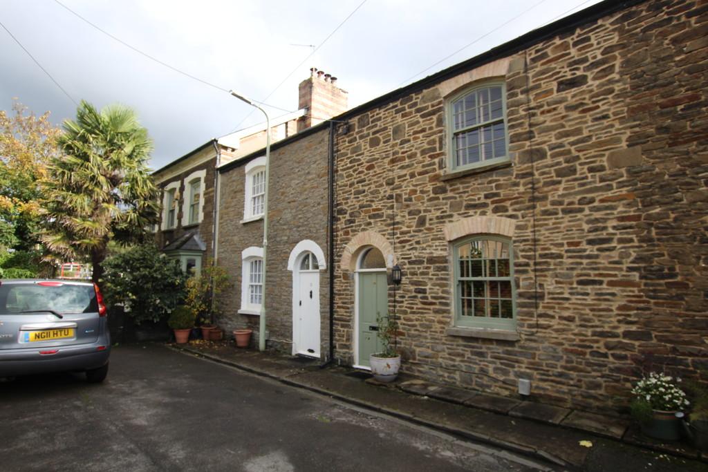 Alfred Terrace, Taffs Well, Cardiff 3 bed cottage £1,250 pcm (£288 pw)