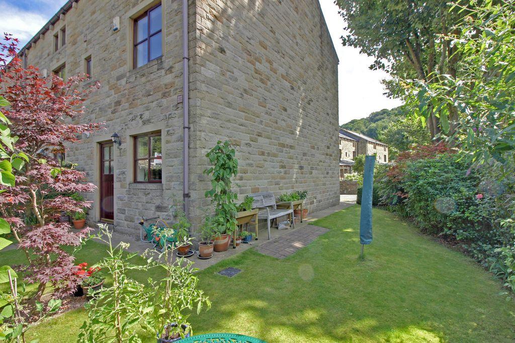 Longstaff Court, Hebden Bridge HX7 6AB 4 bed end of terrace house for