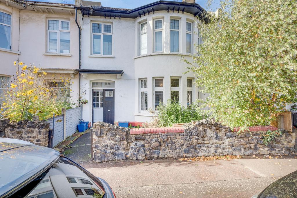 Cotswold Road, Westcliffonsea, SS0 1 bed flat £220,000