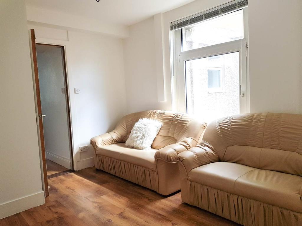 brynmill-avenue-brynmill-swansea-4-bed-house-1-640-pcm-378-pw