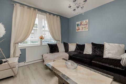 5/2 Loganlea Loan, Edinburgh, EH7 6NH