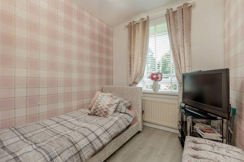 5/2 Loganlea Loan, Edinburgh, EH7 6NH