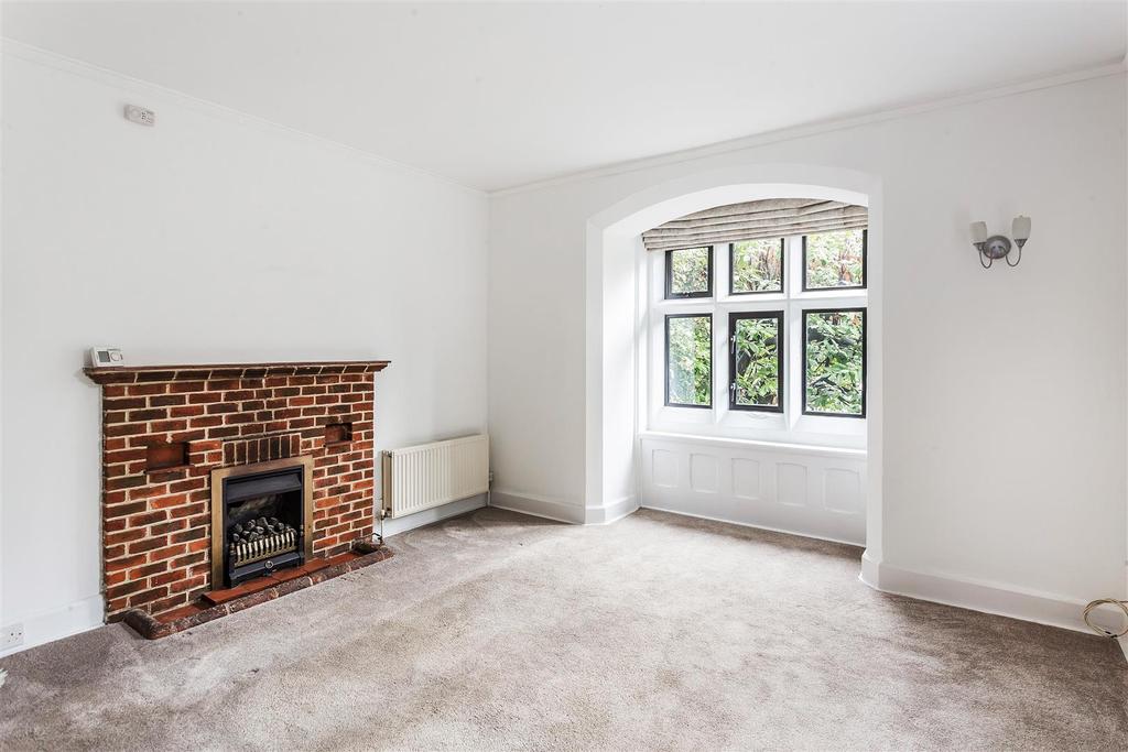 Westerham Road, Limpsfield 3 bed semidetached house £1,995 pcm (£460 pw)