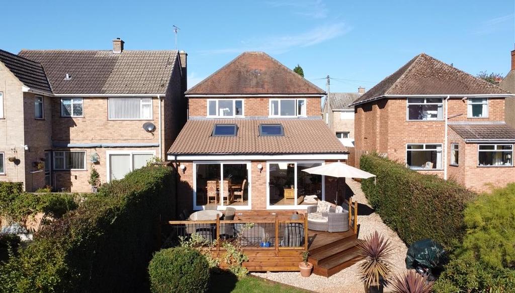 OUTSTANDING PROPERTY Pioneer Avenue, Desborough, Kettering 3 bed