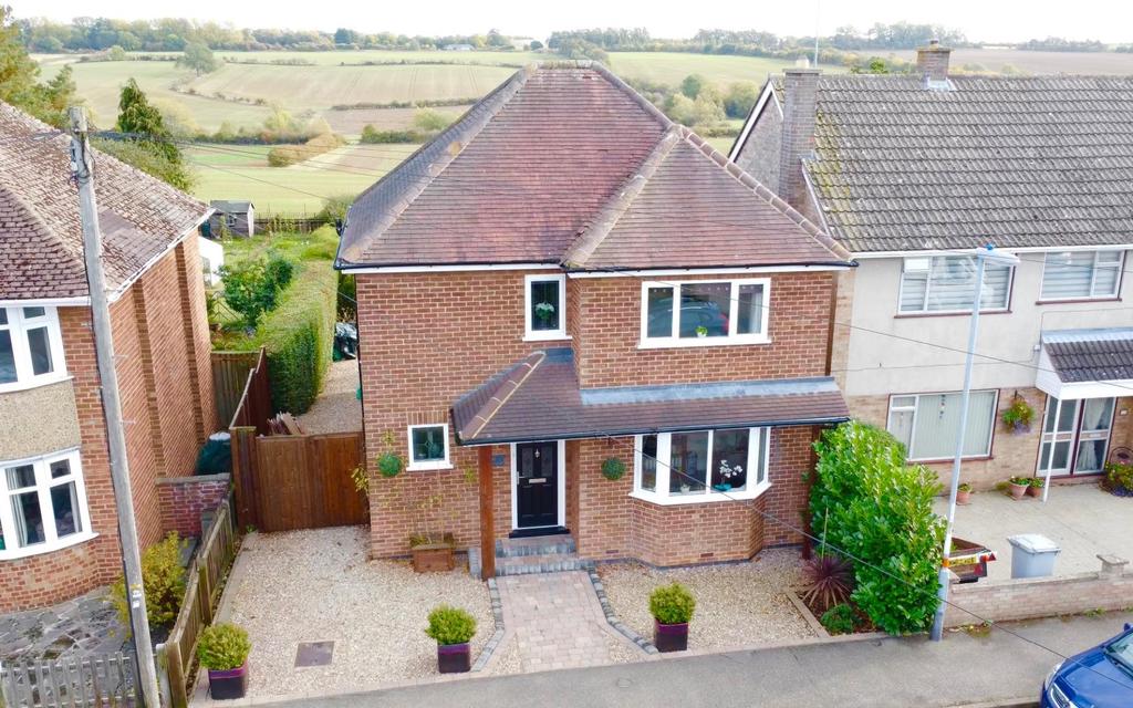 OUTSTANDING PROPERTY Pioneer... 3 bed detached house £425,000