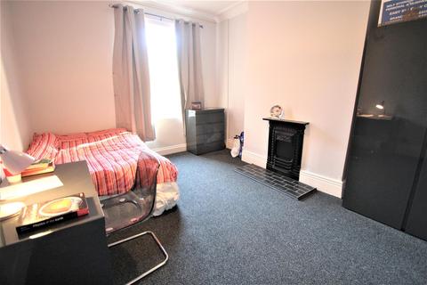 6 bedroom terraced house to rent - Estcourt Terrace, Headingley, Leeds, LS6 3EY