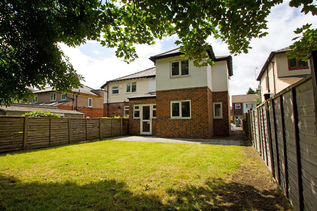 St Annes Drive, Headingley, Leeds, LS4 2RZ 4 bed semidetached house £2,080 pcm (£480 pw)