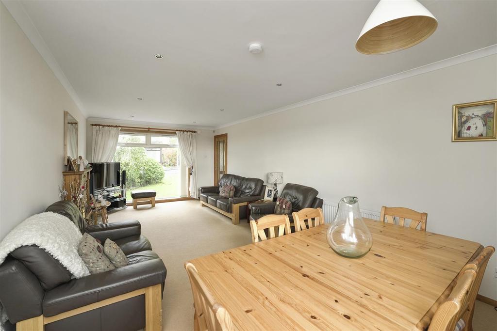 29, Old Kirk Road, Dunfermline, KY12 7SX 4 bed detached house £280,000