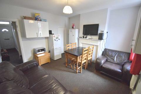 4 bedroom terraced house to rent, Essex Street, Reading