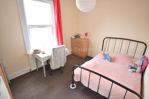 4 bedroom terraced house to rent, Essex Street, Reading