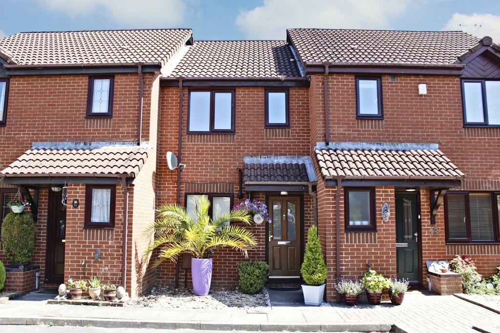 Sandbanks Drive, Basingstoke RG22 4UL 2 bed terraced house £275,000