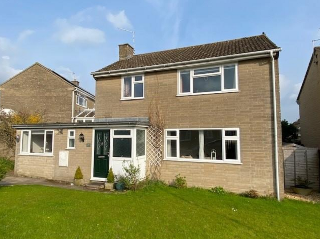 Home Drive, Wincanton BA9 4 bed detached house £320,000