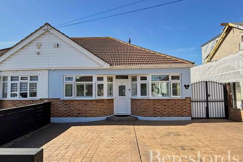 16 Fairfield Close, Hornchurch, RM12 4AP