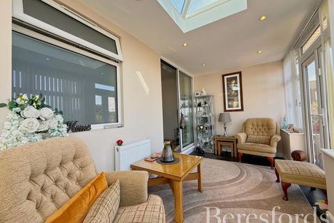 16 Fairfield Close, Hornchurch, RM12 4AP