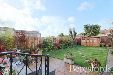 16 Fairfield Close, Hornchurch, RM12 4AP