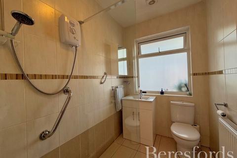16 Fairfield Close, Hornchurch, RM12 4AP