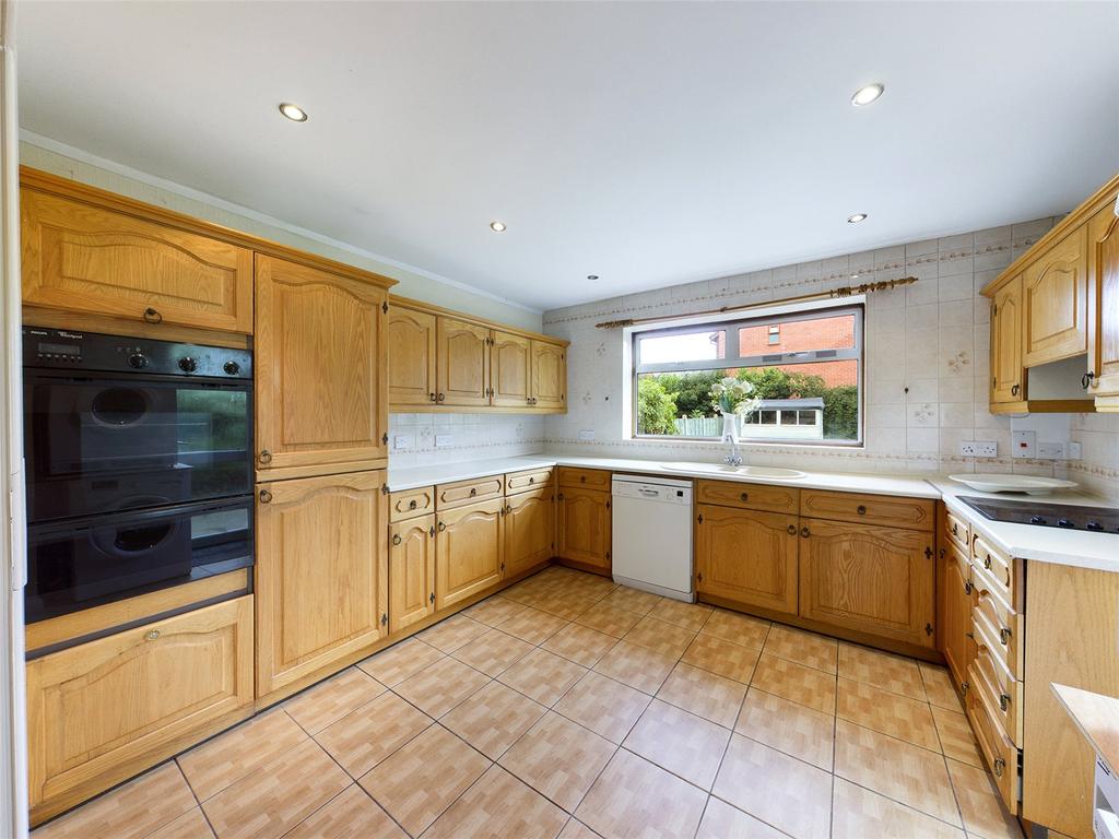 Newtown Road, Worcester... 4 bed semidetached house £1,450 pcm (£335 pw)