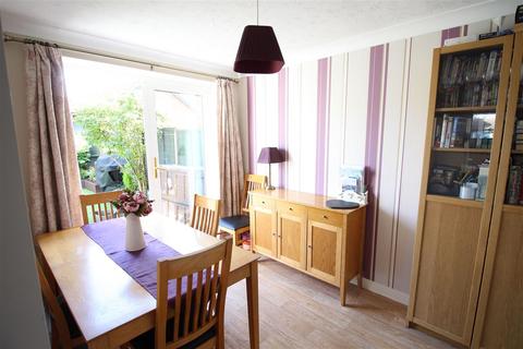 1 Juniper Close, Whitehill, Bordon, GU35 9EZ