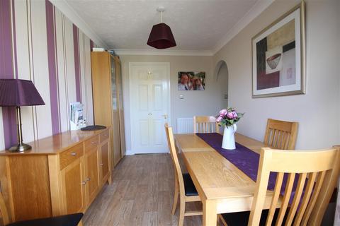 1 Juniper Close, Whitehill, Bordon, GU35 9EZ