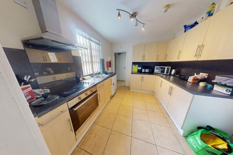 6 bedroom semi-detached house to rent, 103 Burford Road, Nottingham, NG7 6BA