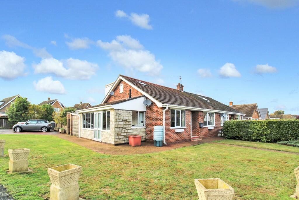 Angela Crescent, Horsford, Norwich, Norfolk 4 bed chalet for sale £