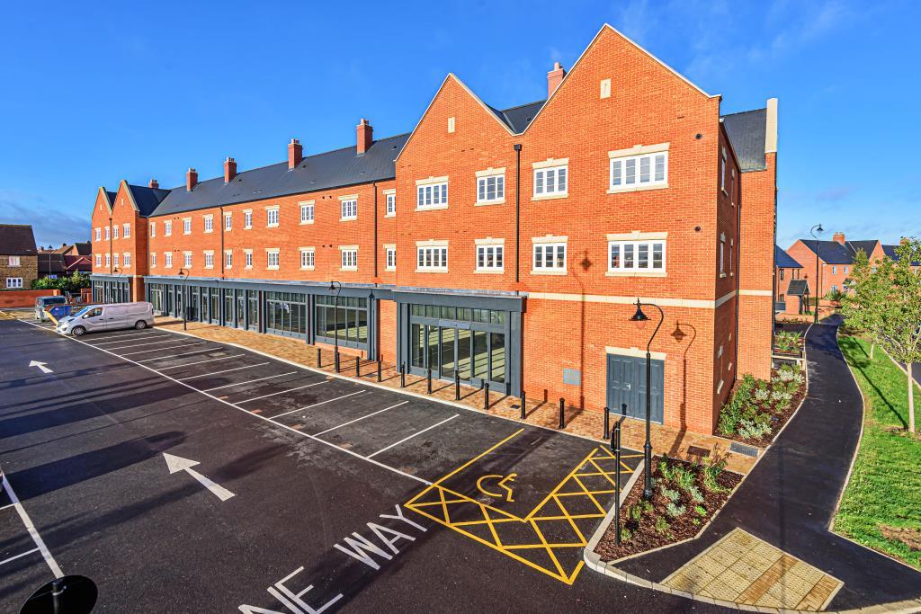 Brackley, Helene Close, NN13 2 bed apartment £1,200 pcm (£277 pw)