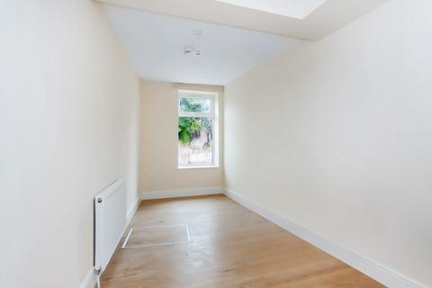 1 bedroom in a house share to rent, Christchurch Gardens, Harrow, HA3