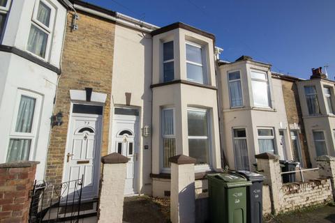 3 bedroom terraced house to rent, Pelham Road, Cowes, Isle of Wight