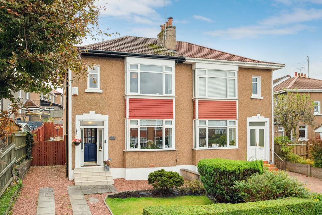 Coruisk Drive, Clarkston, Glasgow, G76 7NG 3 bed semidetached house