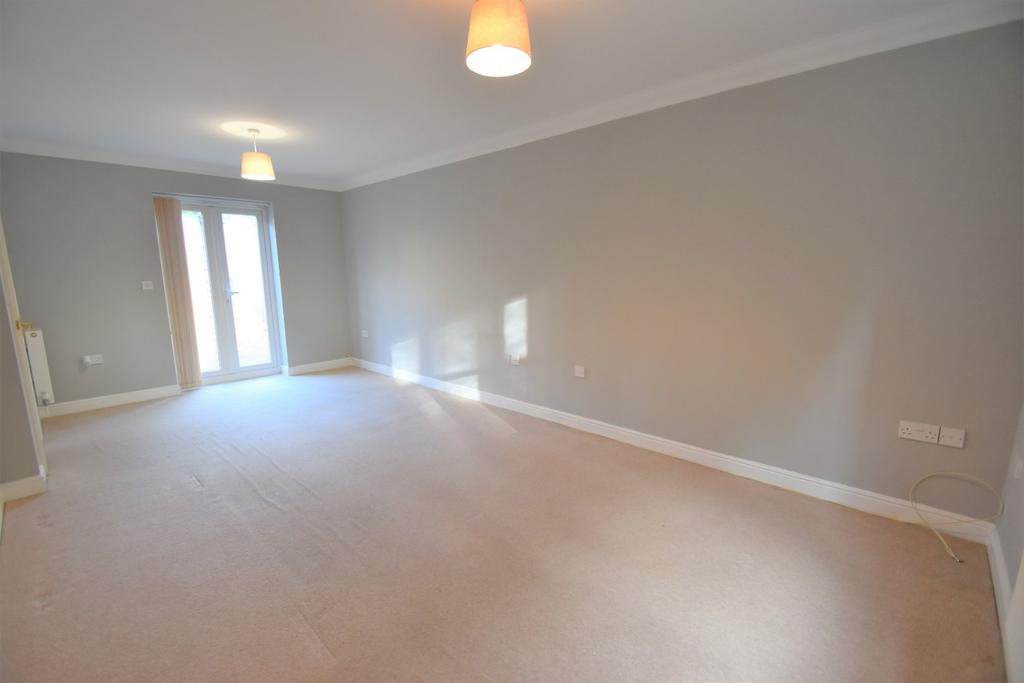 Fairby Close, Tiverton, Devon, EX16 3 bed terraced house £950 pcm (£