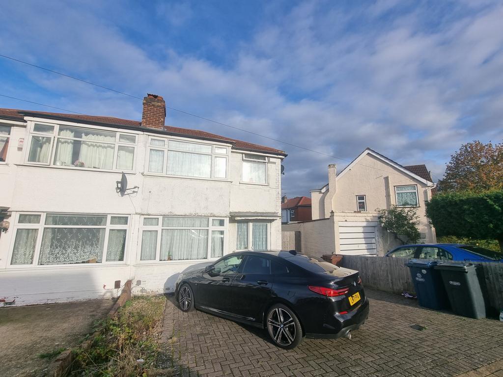 Aldridge Avenue, Stanmore, HA7 3 bed house £540,000