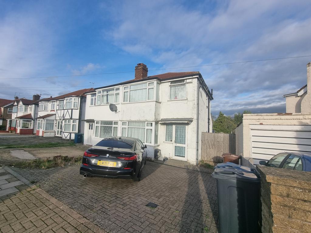 Aldridge Avenue, Stanmore, HA7 3 bed house £540,000