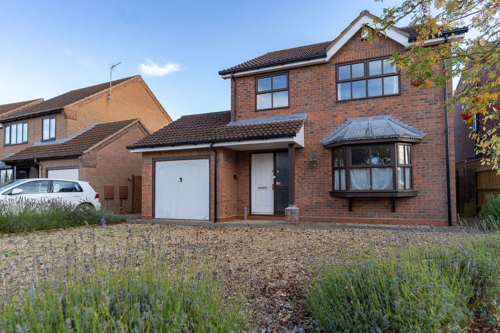 Claudette Avenue, Spalding PE11 1HU 3 bed detached house £260,000