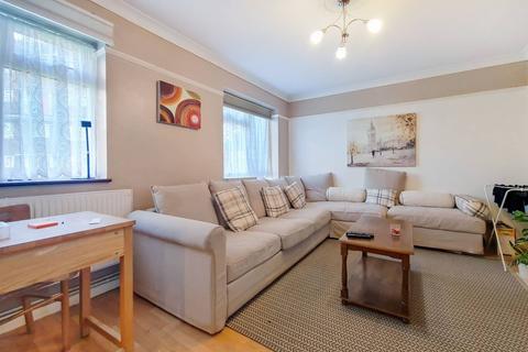 3 bedroom flat for sale - Livingstone Court, Leyton, London, E10