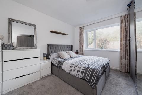 28 Ryebridge Close, Leatherhead, KT22 7QH