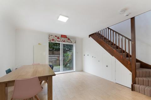 4 bedroom terraced house to rent - Albert Mews, Narrow Street, E14