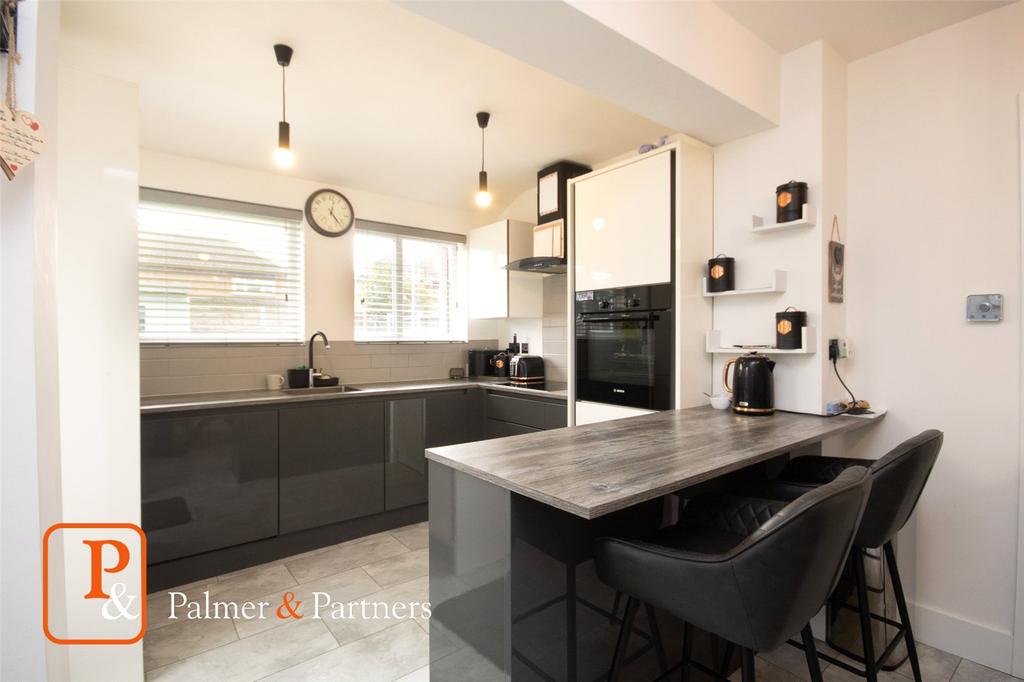Rudsdale Way, Colchester, Essex, CO3 3 bed semidetached house £350,000
