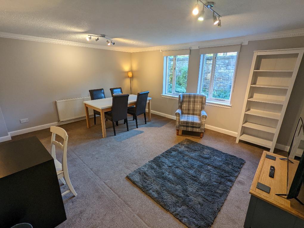 East Parkside, Newington, Edinburgh... 2 bed flat £1,150 pcm (£265 pw)