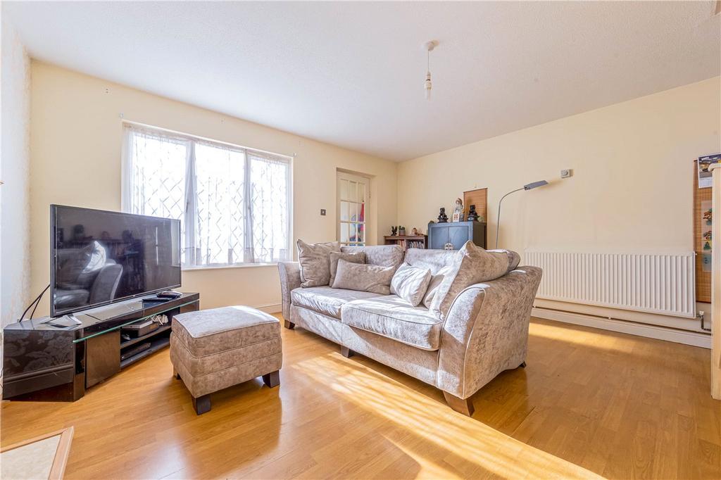 Forresters Drive, Welwyn Garden City... 3 bed end of terrace house £400,000