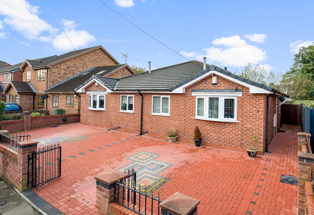 Link Avenue, Blackbrook, St Helens, WA11 3 bed bungalow for sale £165,000