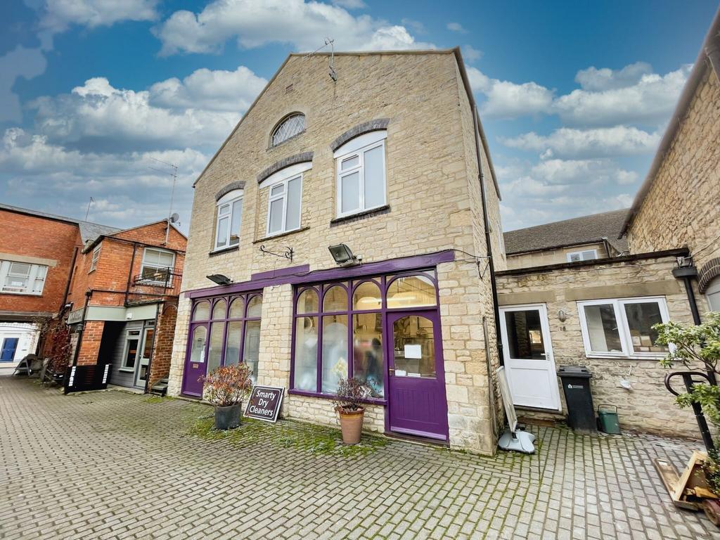 Warren Gorse Mews, Cricklade Street, Cirencester Shop £375,000