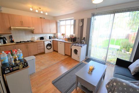 17 Helen Avenue, Feltham, TW14 9LA