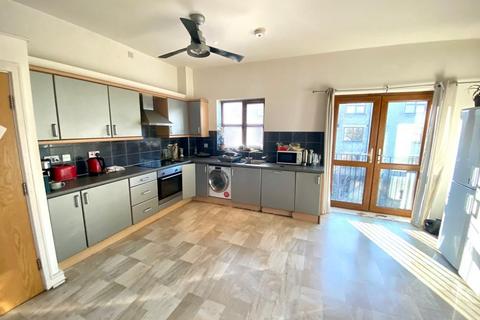 3 bedroom flat to rent, 39 Woodview Court, Crookes