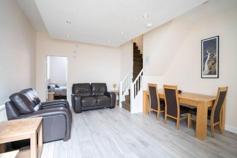 3 bedroom flat to rent, Flat 2B 341-343 Sharrowvale Road, Ecclesall