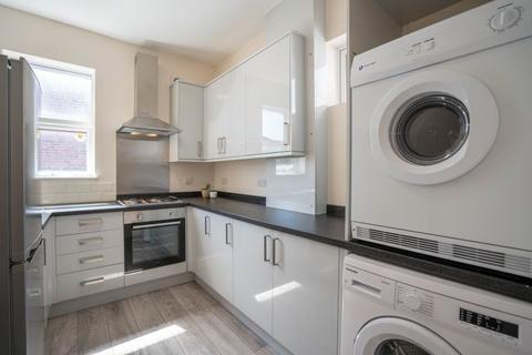 3 bedroom house share to rent, Flat 2B 341-343 Sharrowvale Road, Ecclesall