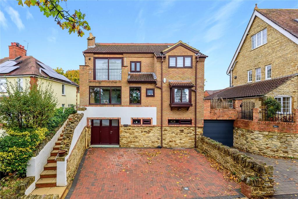 Watering Lane, Collingtree, Northampton, NN4 3 bed detached house £