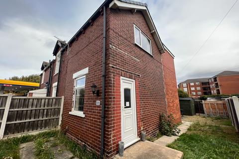 2 bedroom end of terrace house to rent, Altofts Road, Normanton