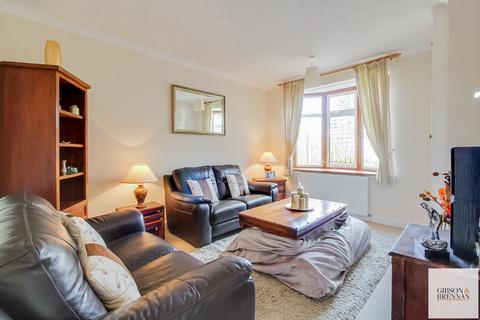42 Scratton Road, Stanford-le-hope, SS17 0PA